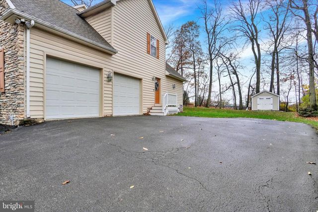 138 W CRESTLYN DR, York, PA 17403