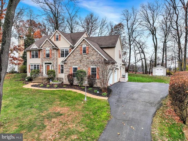 138 W CRESTLYN DR, York, PA 17403