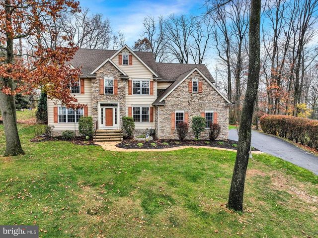 138 W CRESTLYN DR, York, PA 17403