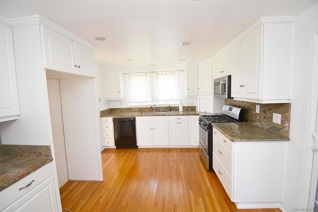 Image 11 of property listing at 4778 PANORAMA DRIVE, San Diego, CA 92116