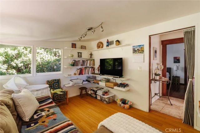 452 Holland Avenue, Highland Park, CA 90042