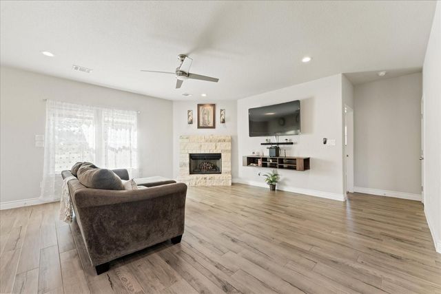 113 Tonkawa LN, Paige, TX 78659
