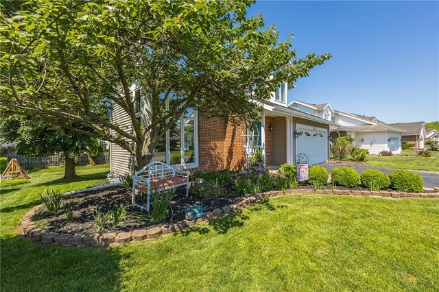 12 Hayfield, Henrietta, NY 14534