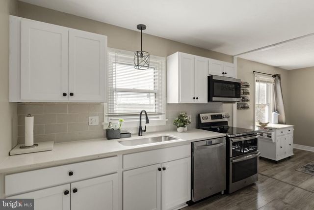 520 E LANCASTER ST, Red Lion, PA 17356