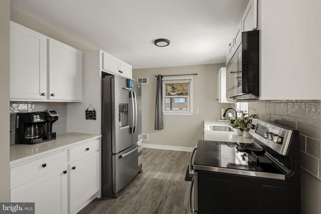 520 E LANCASTER ST, Red Lion, PA 17356