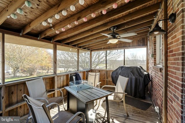 520 E LANCASTER ST, Red Lion, PA 17356