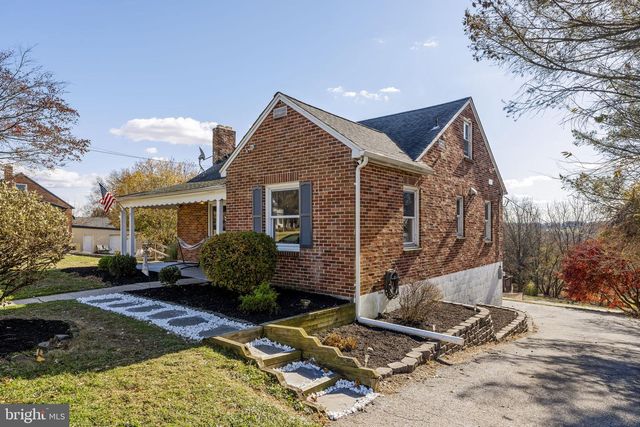 520 E LANCASTER ST, Red Lion, PA 17356