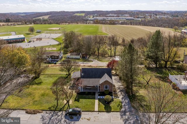 520 E LANCASTER ST, Red Lion, PA 17356