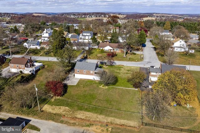 520 E LANCASTER ST, Red Lion, PA 17356