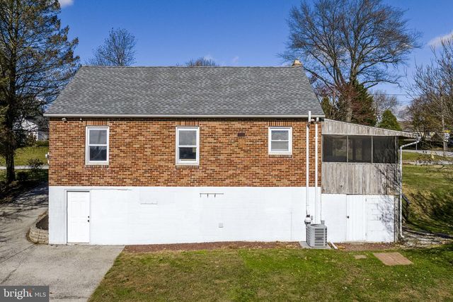 520 E LANCASTER ST, Red Lion, PA 17356