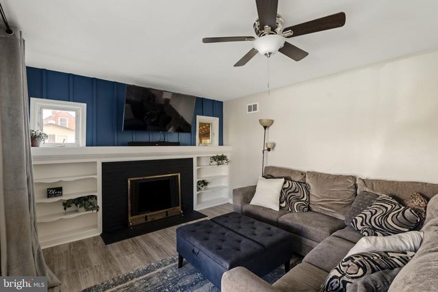 520 E LANCASTER ST, Red Lion, PA 17356