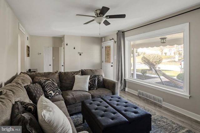 520 E LANCASTER ST, Red Lion, PA 17356