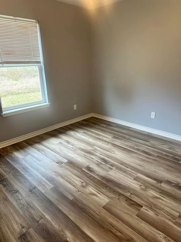 1130 E Ohio Street, Van, TX 75790