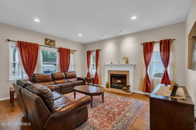 6 Johnny Drive, Farmingdale, NJ 07727