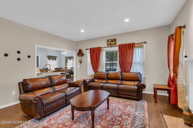 6 Johnny Drive, Farmingdale, NJ 07727