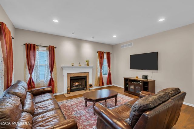 6 Johnny Drive, Farmingdale, NJ 07727