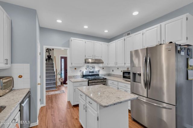 6 Johnny Drive, Farmingdale, NJ 07727