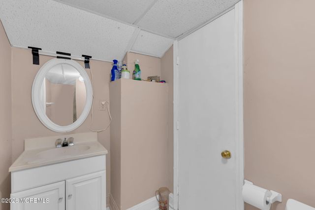 6 Johnny Drive, Farmingdale, NJ 07727