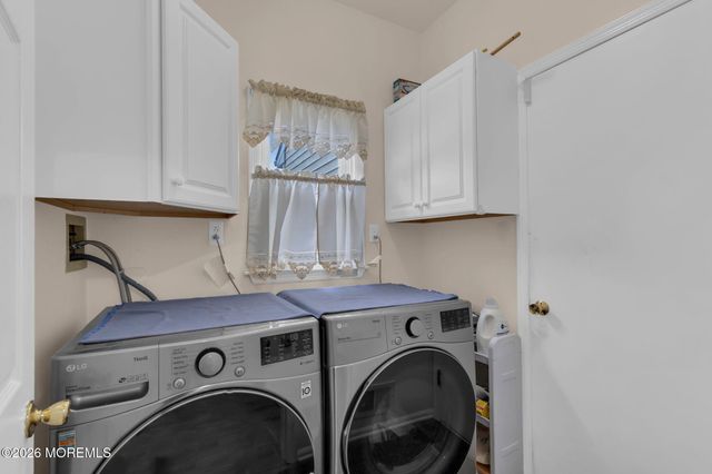 6 Johnny Drive, Farmingdale, NJ 07727