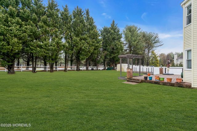 6 Johnny Drive, Farmingdale, NJ 07727