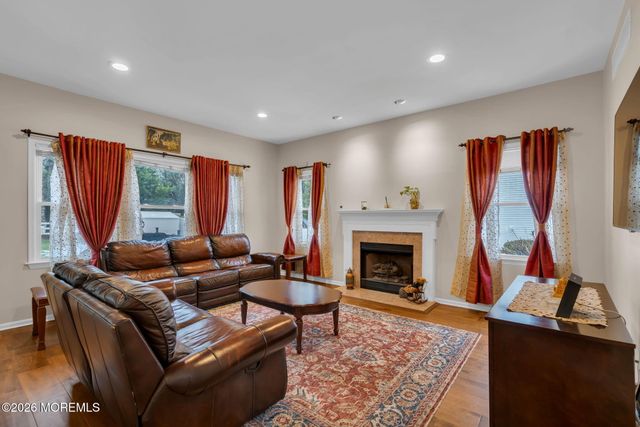 6 Johnny Drive, Farmingdale, NJ 07727