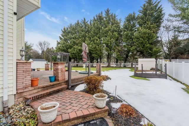 6 Johnny Drive, Farmingdale, NJ 07727