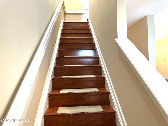 1523 FIELDVIEW Drive, Jacksonville, FL 32225