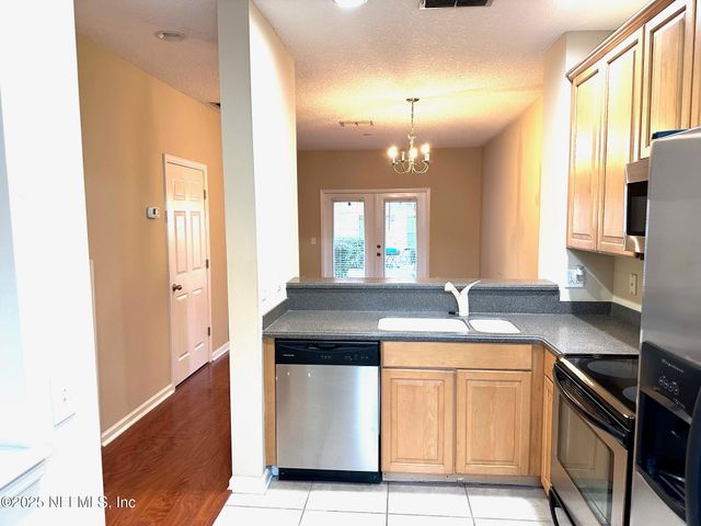 1523 FIELDVIEW Drive, Jacksonville, FL 32225