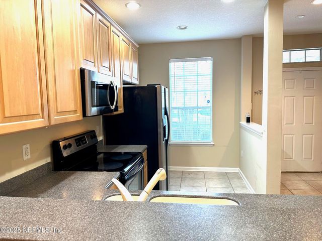 1523 FIELDVIEW Drive, Jacksonville, FL 32225