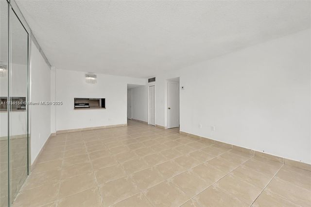 5050 NW 7th St 202, Miami, FL 33126