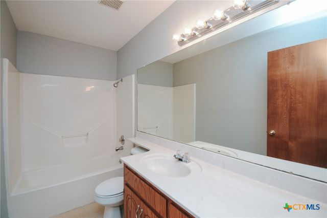 218 Sunset Drive, Victoria, TX 77901