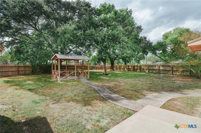 218 Sunset Drive, Victoria, TX 77901