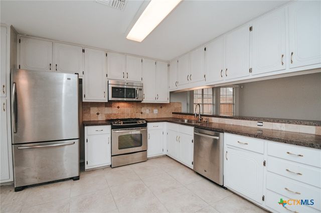 218 Sunset Drive, Victoria, TX 77901