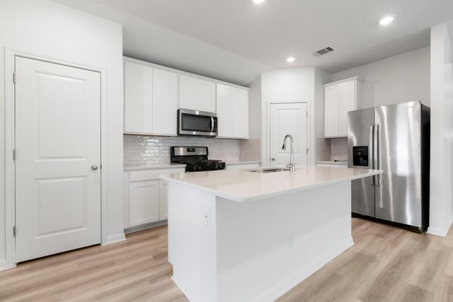 121 Oakdale Meadows LN, Hutto, TX 78634