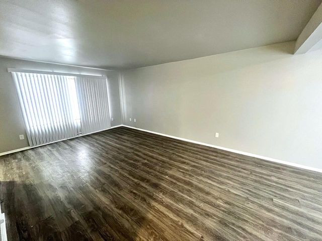 6077 W Calumet ROAD, Milwaukee, WI 53223