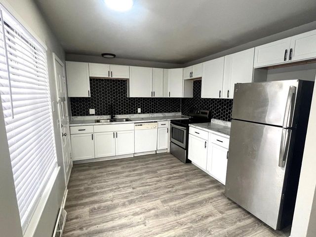 6077 W Calumet ROAD, Milwaukee, WI 53223