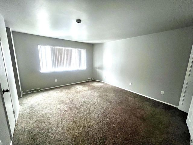 6077 W Calumet ROAD, Milwaukee, WI 53223