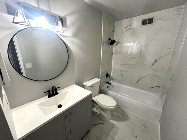 6077 W Calumet ROAD, Milwaukee, WI 53223