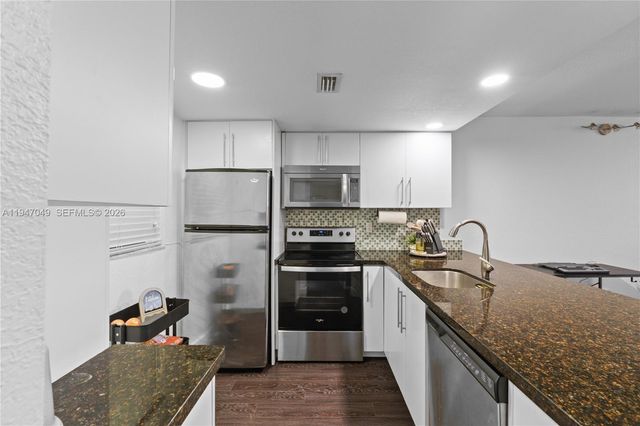 8075 SW 107th Ave 221, Miami, FL 33173