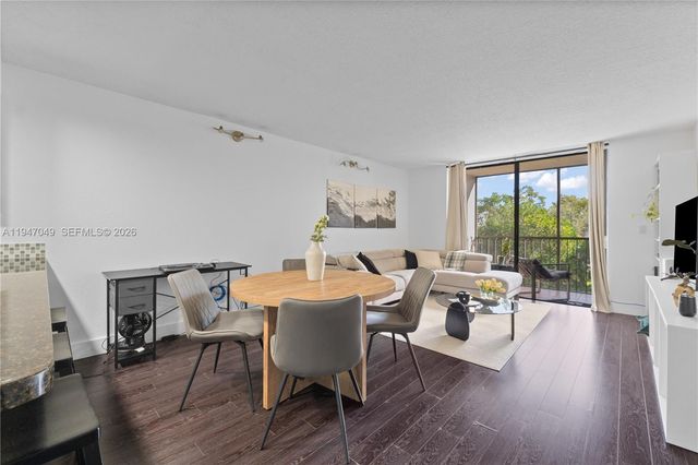 8075 SW 107th Ave 221, Miami, FL 33173