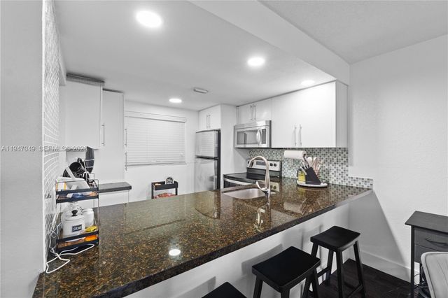 8075 SW 107th Ave 221, Miami, FL 33173