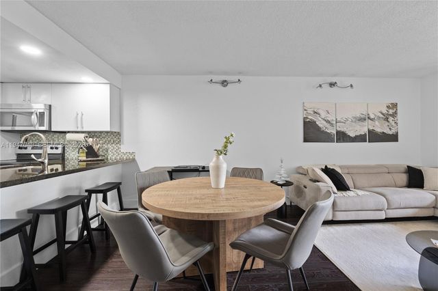 8075 SW 107th Ave 221, Miami, FL 33173