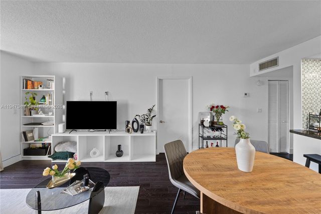 8075 SW 107th Ave 221, Miami, FL 33173