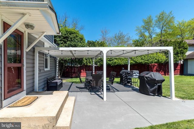 1605 N LINE ST, Lansdale, PA 19446