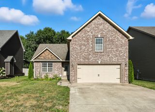 1076 Thrasher Dr, Clarksville, TN 37040