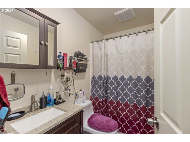 504 E 9TH 14 St, Newberg, OR 97132