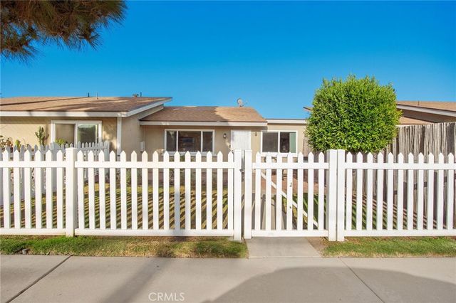 204 Springfield Avenue, Huntington Beach, CA 92648