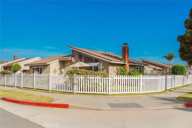204 Springfield Avenue, Huntington Beach, CA 92648
