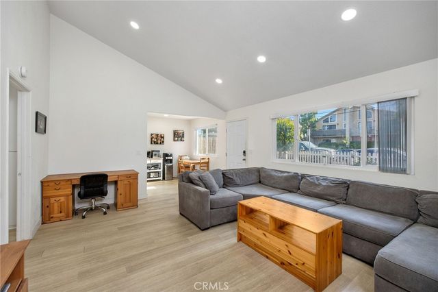 204 Springfield Avenue, Huntington Beach, CA 92648