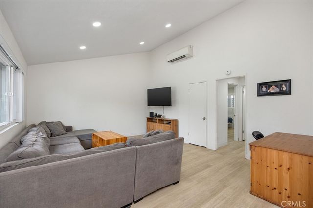 204 Springfield Avenue, Huntington Beach, CA 92648